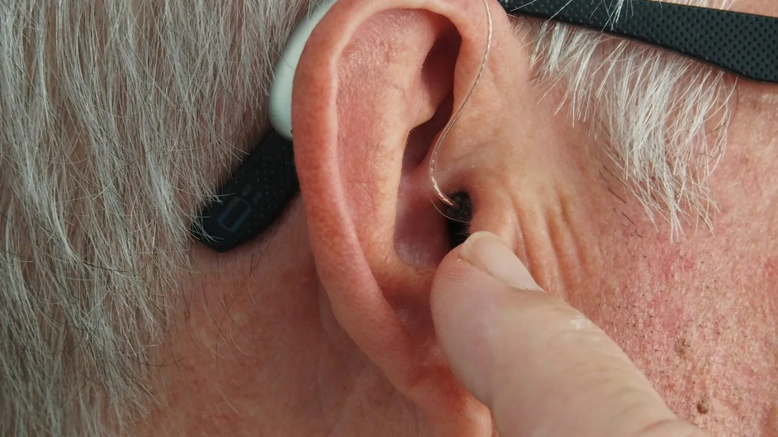 A hearing device worn behind the ear