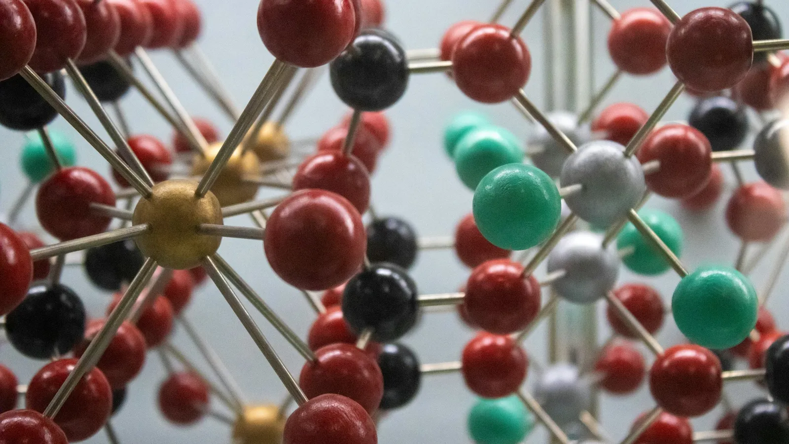 A large ball-and-stick model with red, white and green atoms