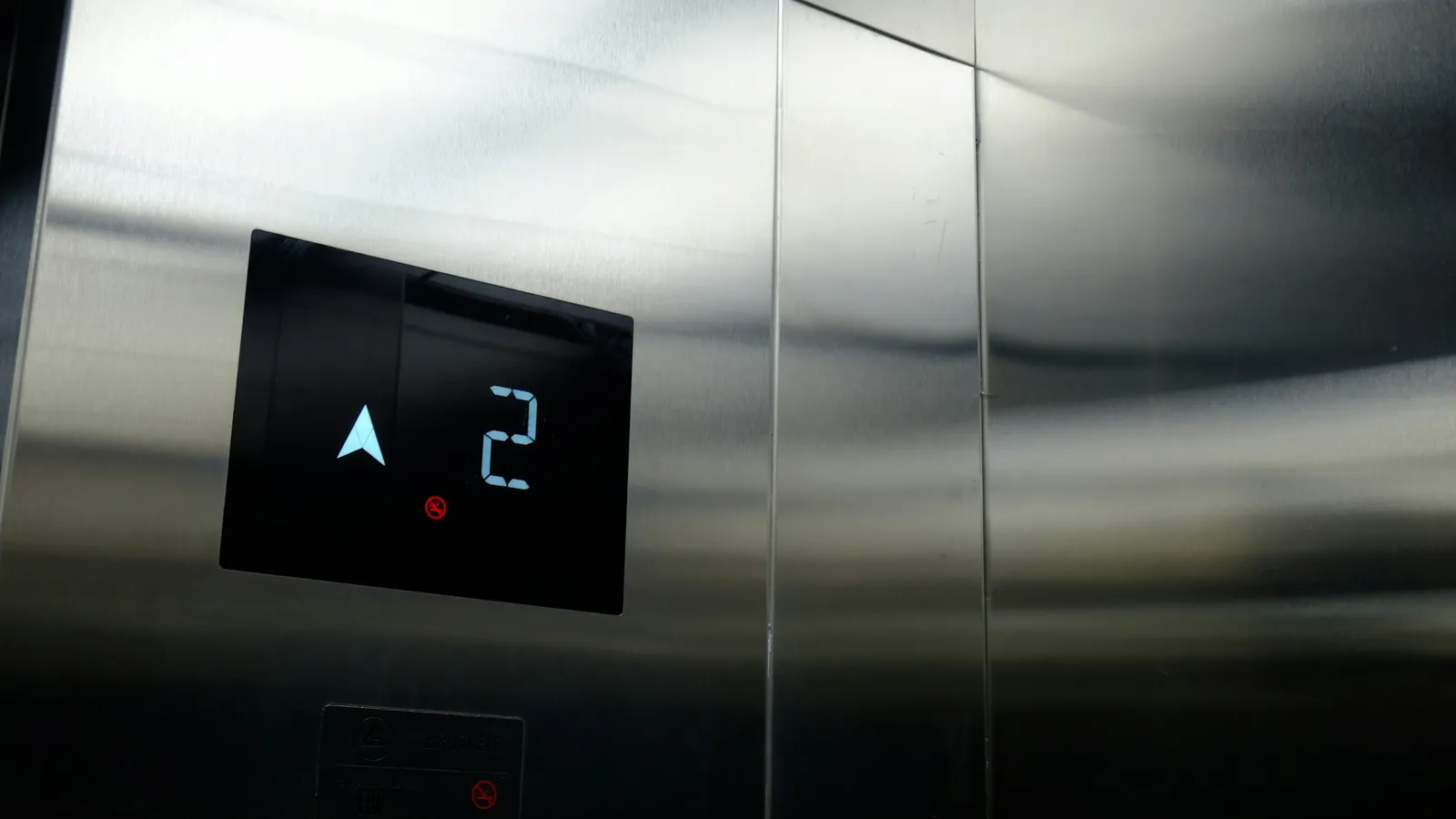 A lift floor display showing the number two