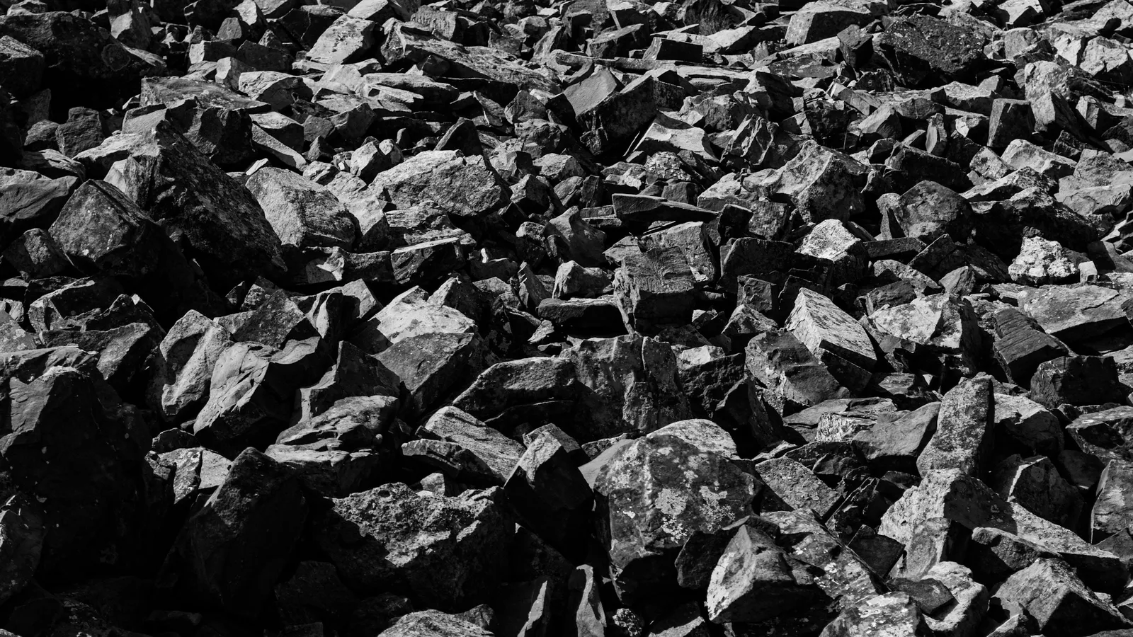 A pile of black coal lumps