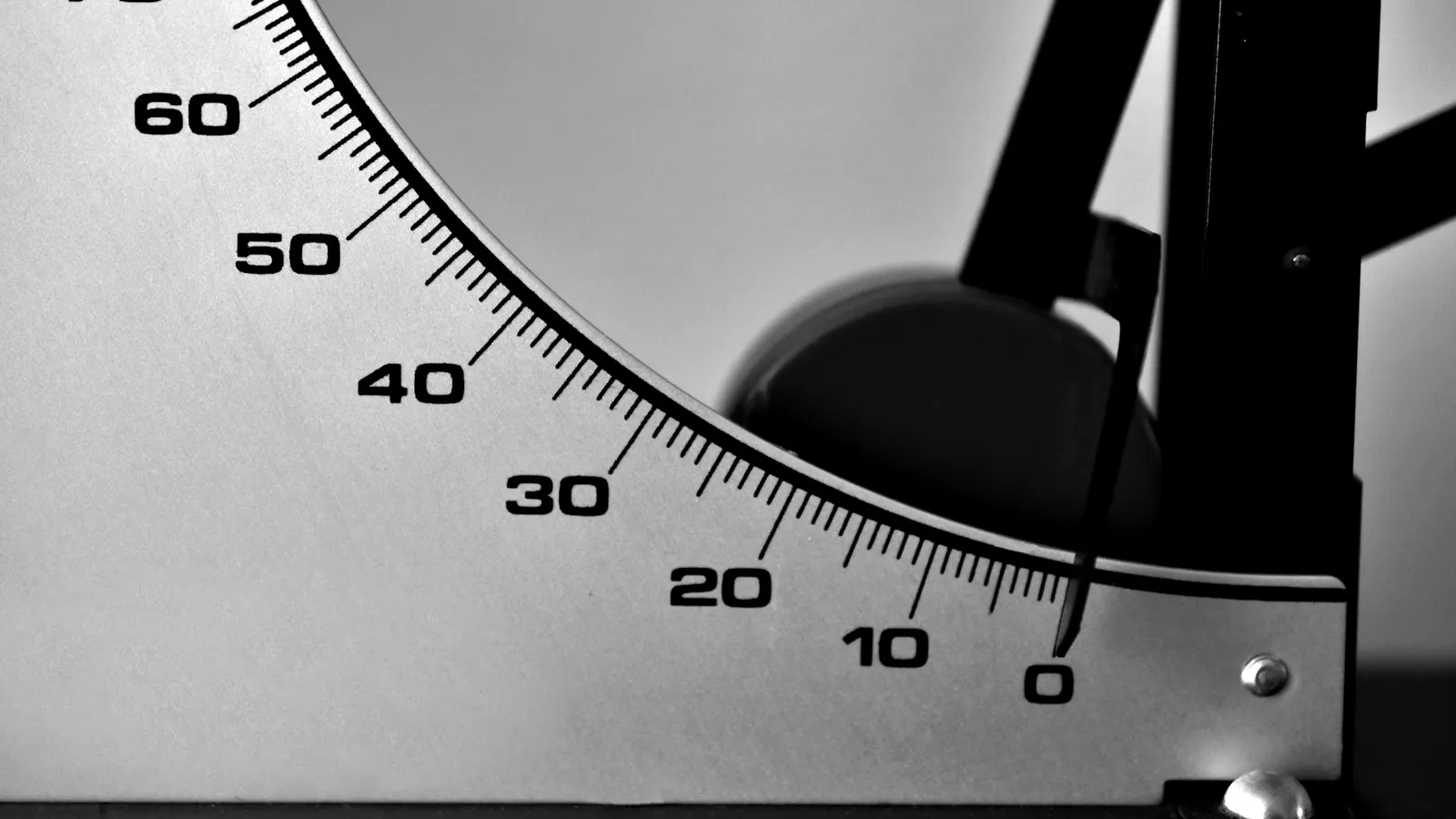 A protractor scale marked in degrees, in black and white