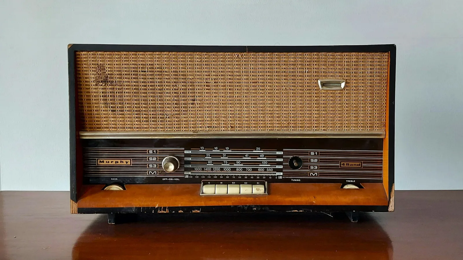 An old wooden valve radio