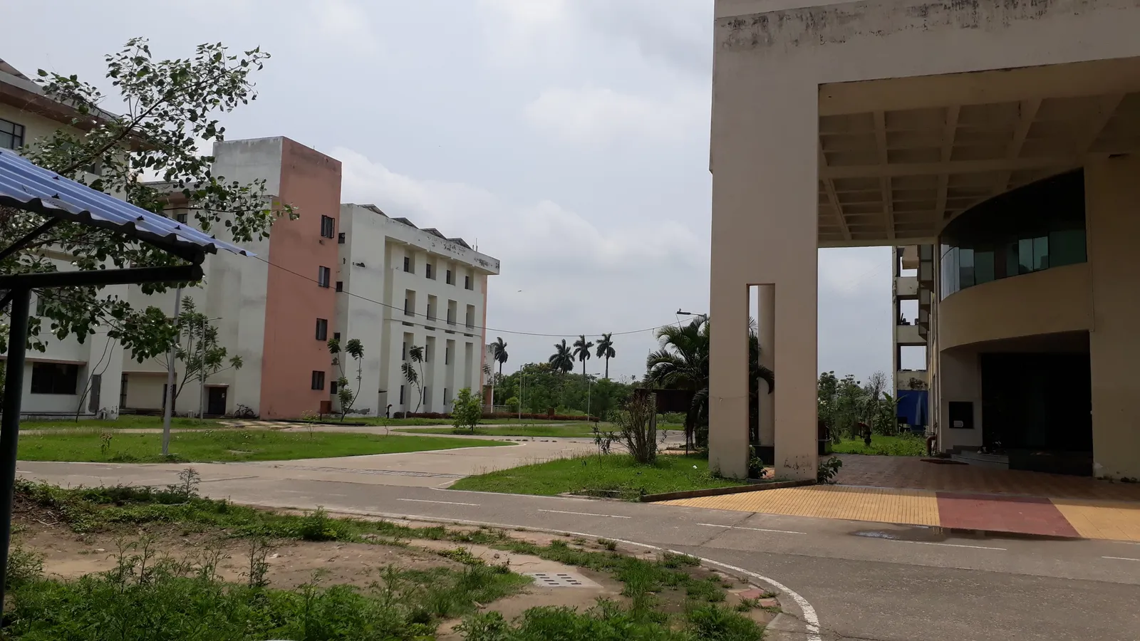 Campus road and lawns beside the research complex at IISER Kolkata