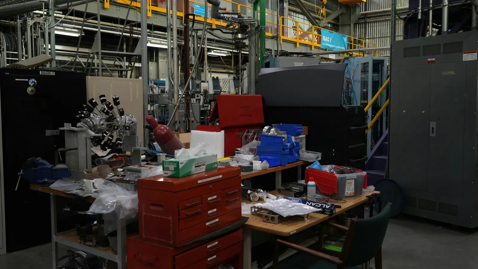 Equipment and workbenches in a physics laboratory