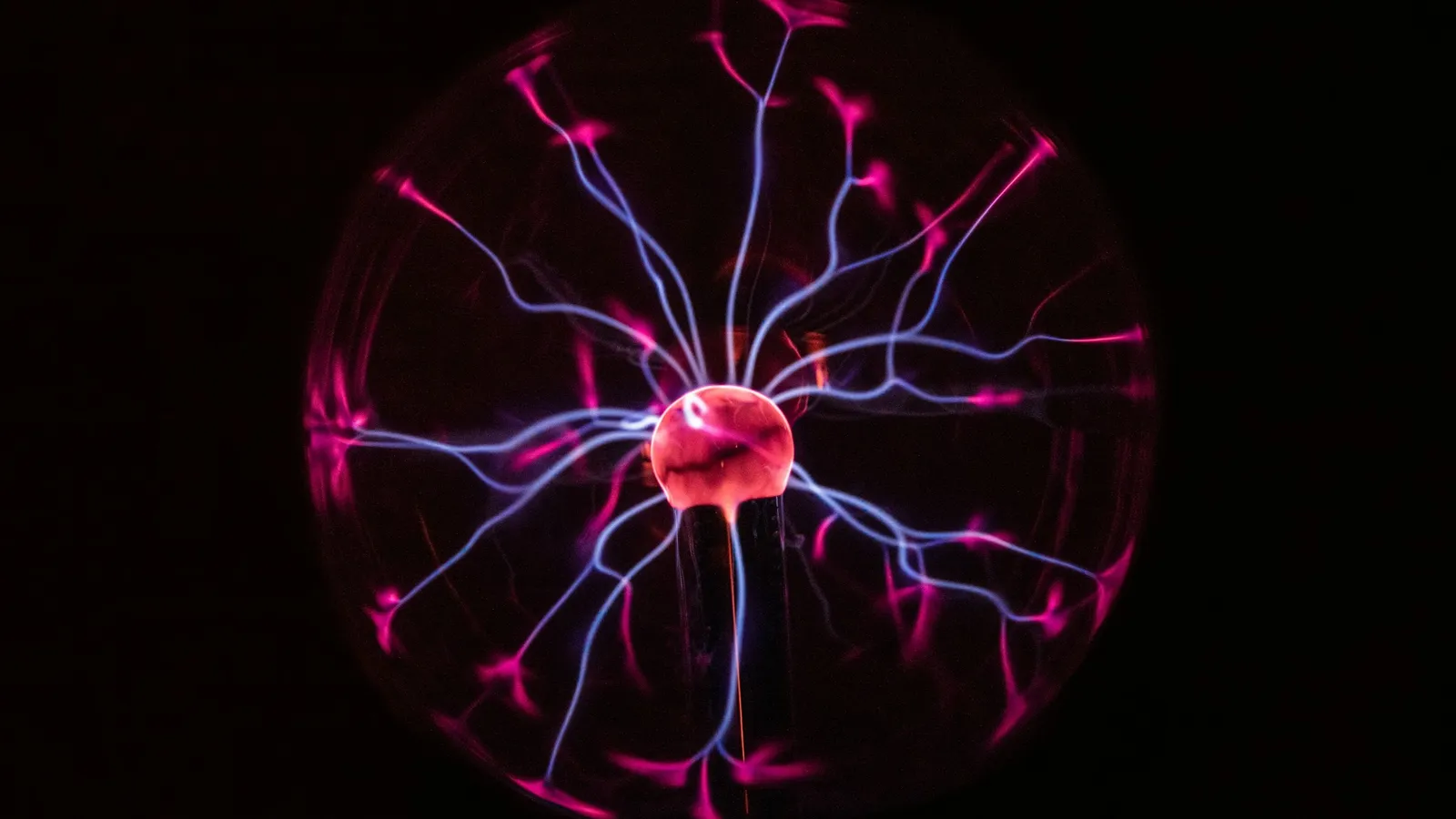 Plasma ball with glowing electric filaments