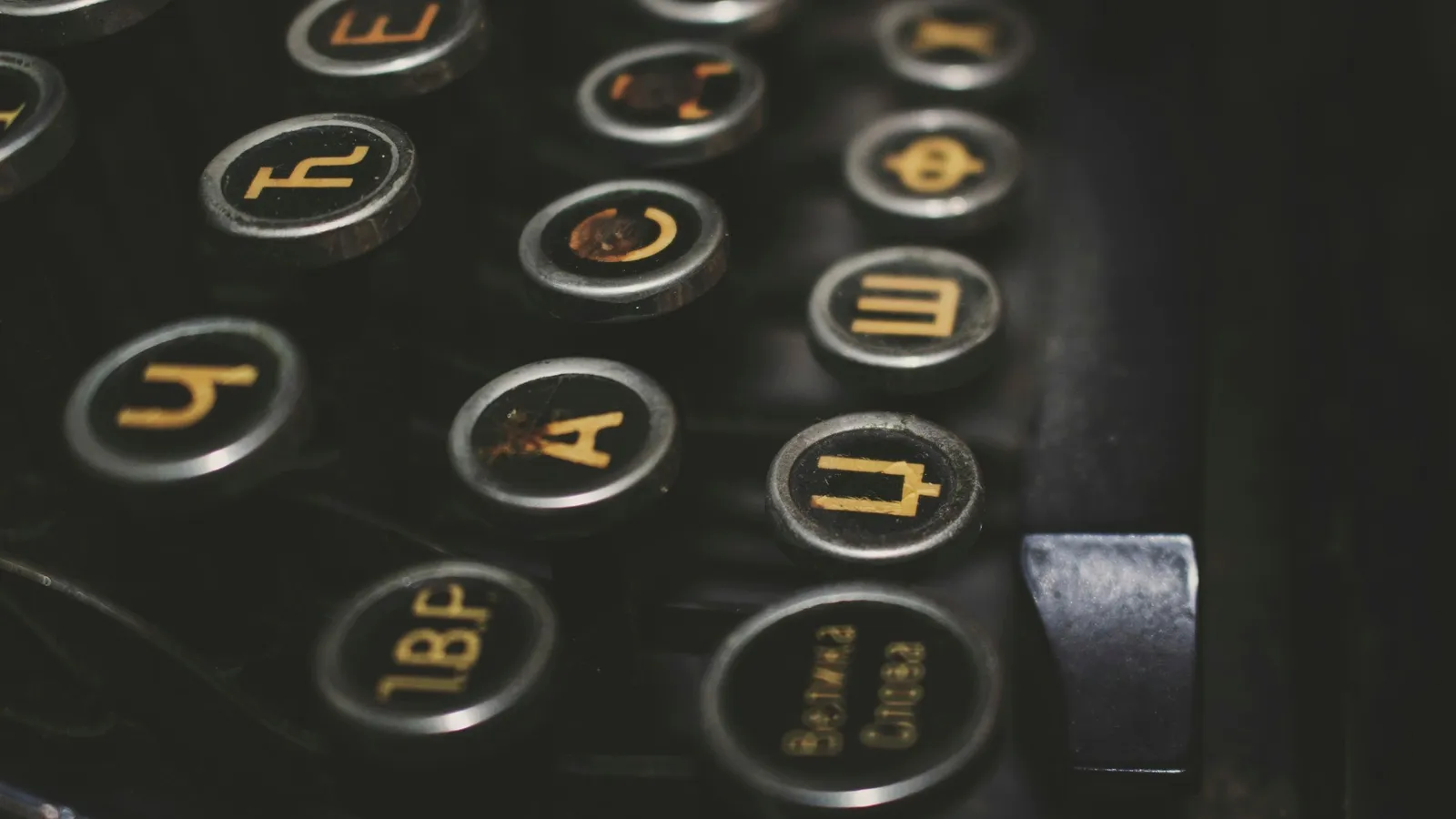 Round letter keys on an old typewriter
