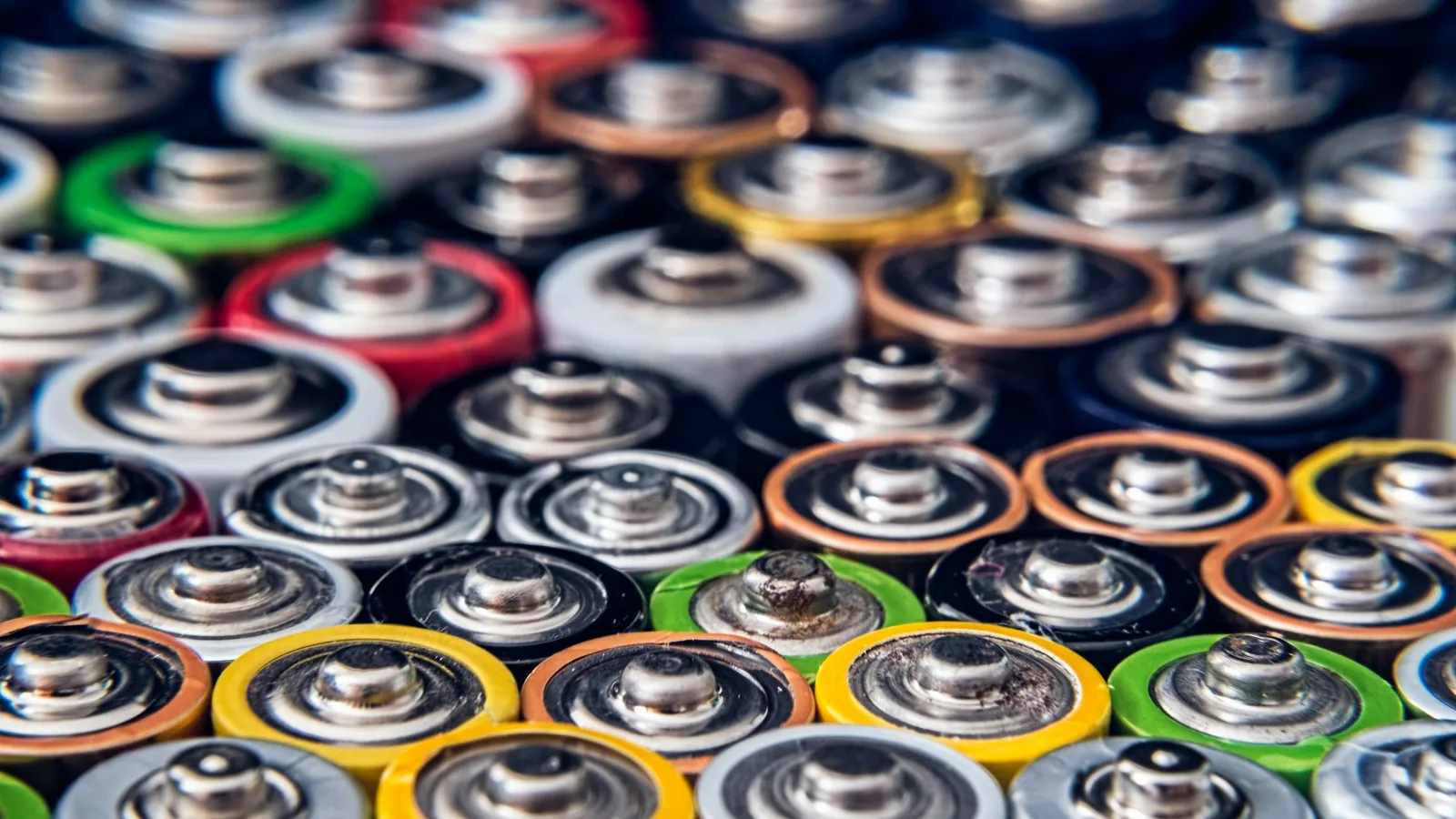 Rows of cylindrical batteries packed together