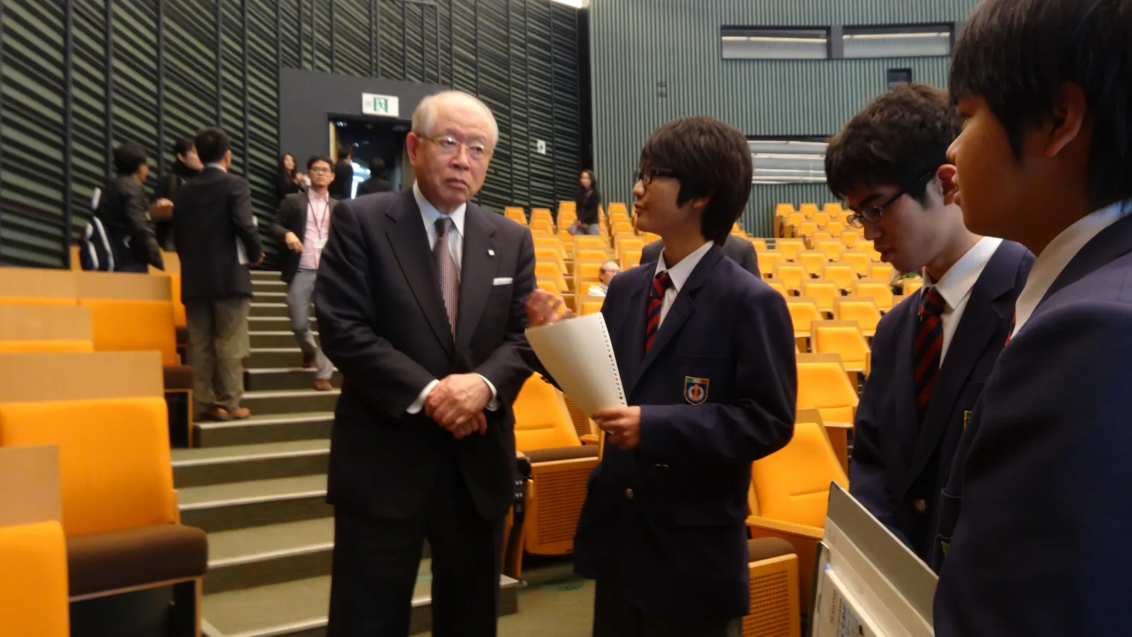 Ryoji Noyori speaking at a lectern