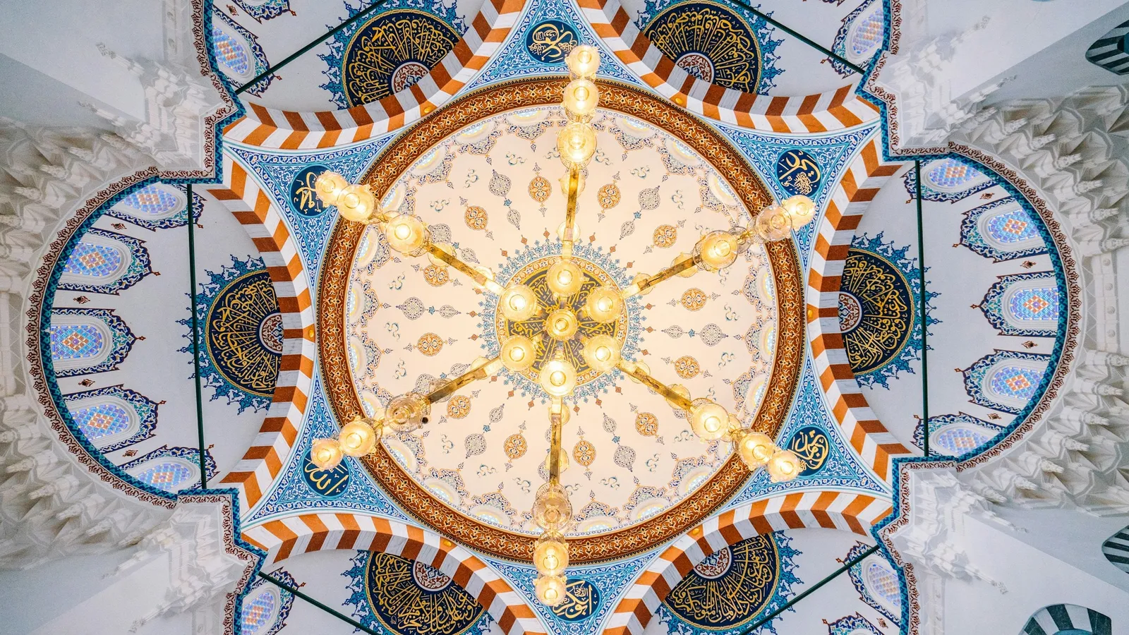 Symmetrical patterned ceiling