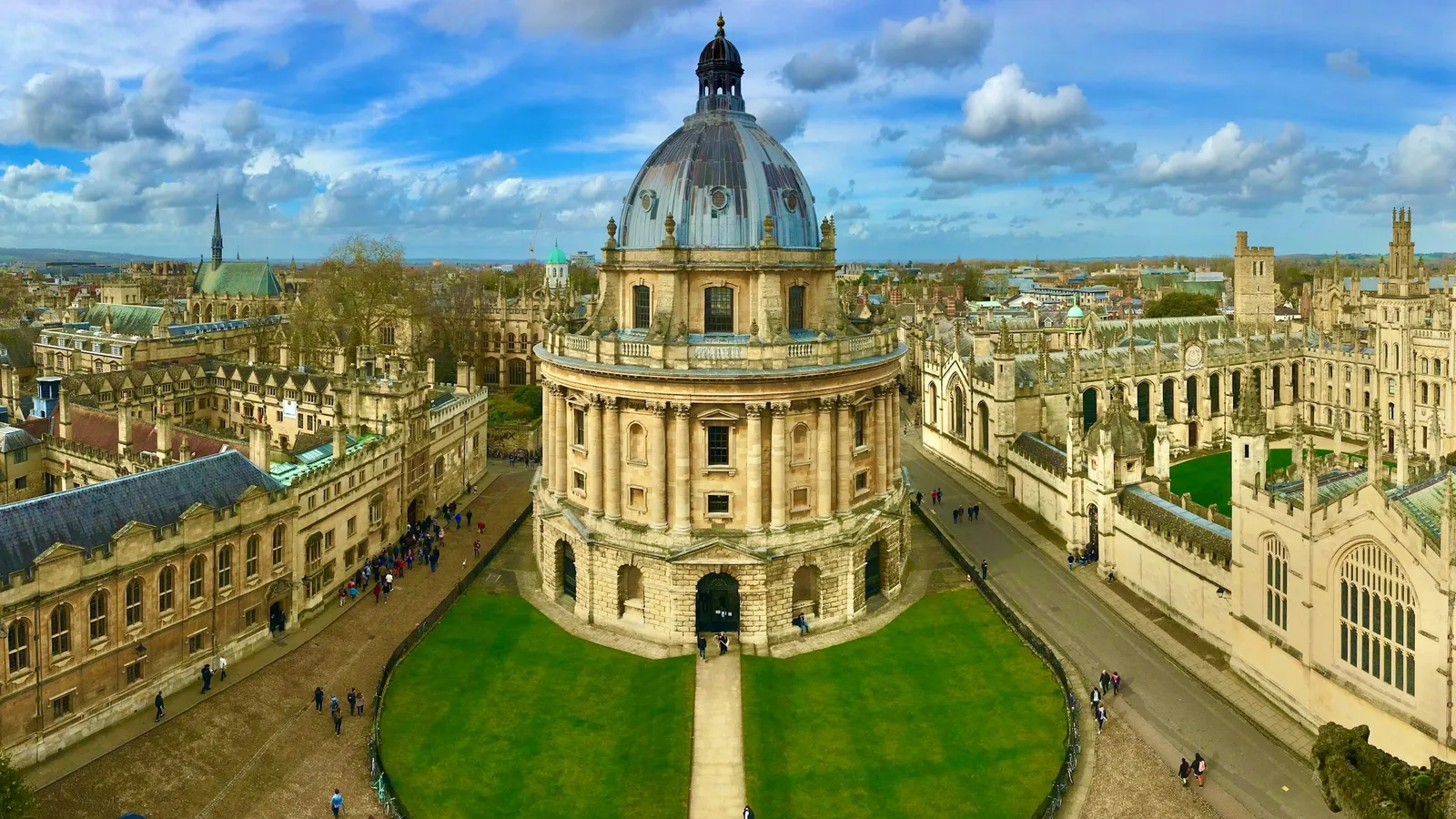 The domed Radcliffe Camera among Oxford college buildings